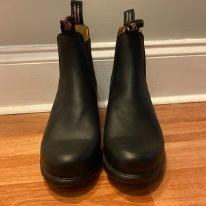 NWOT Blundstone Heel Boots